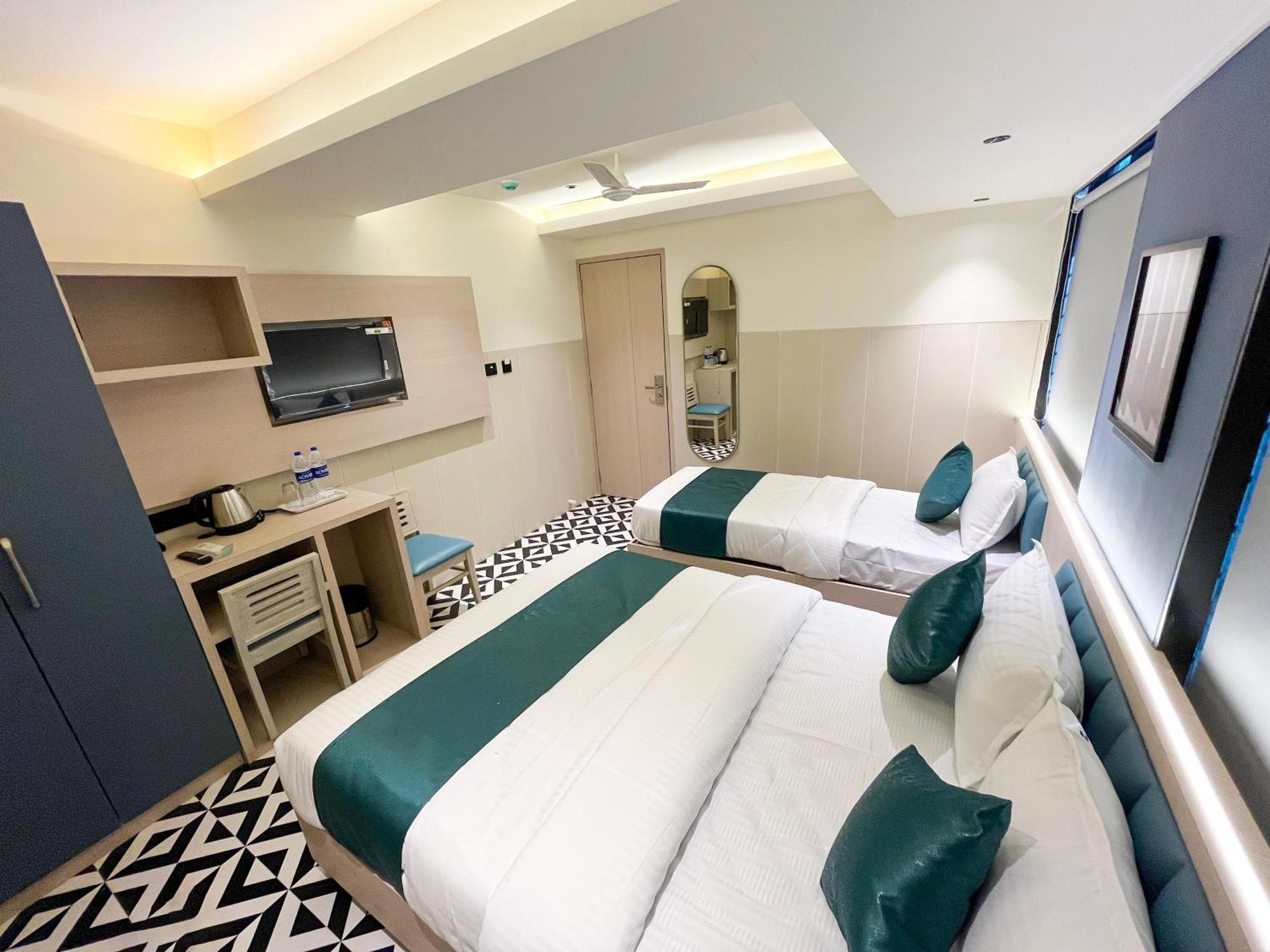 Hotel Bandra 3*
