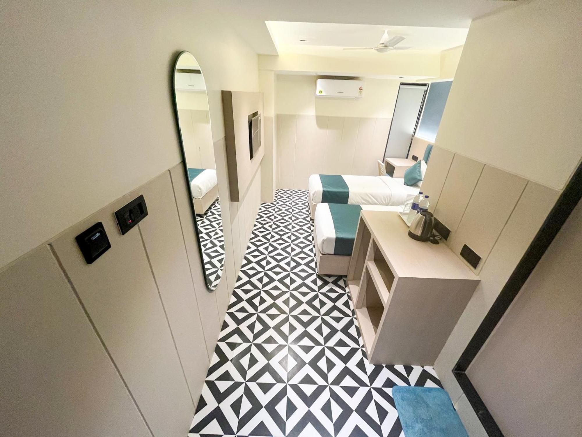 Bandra 3*