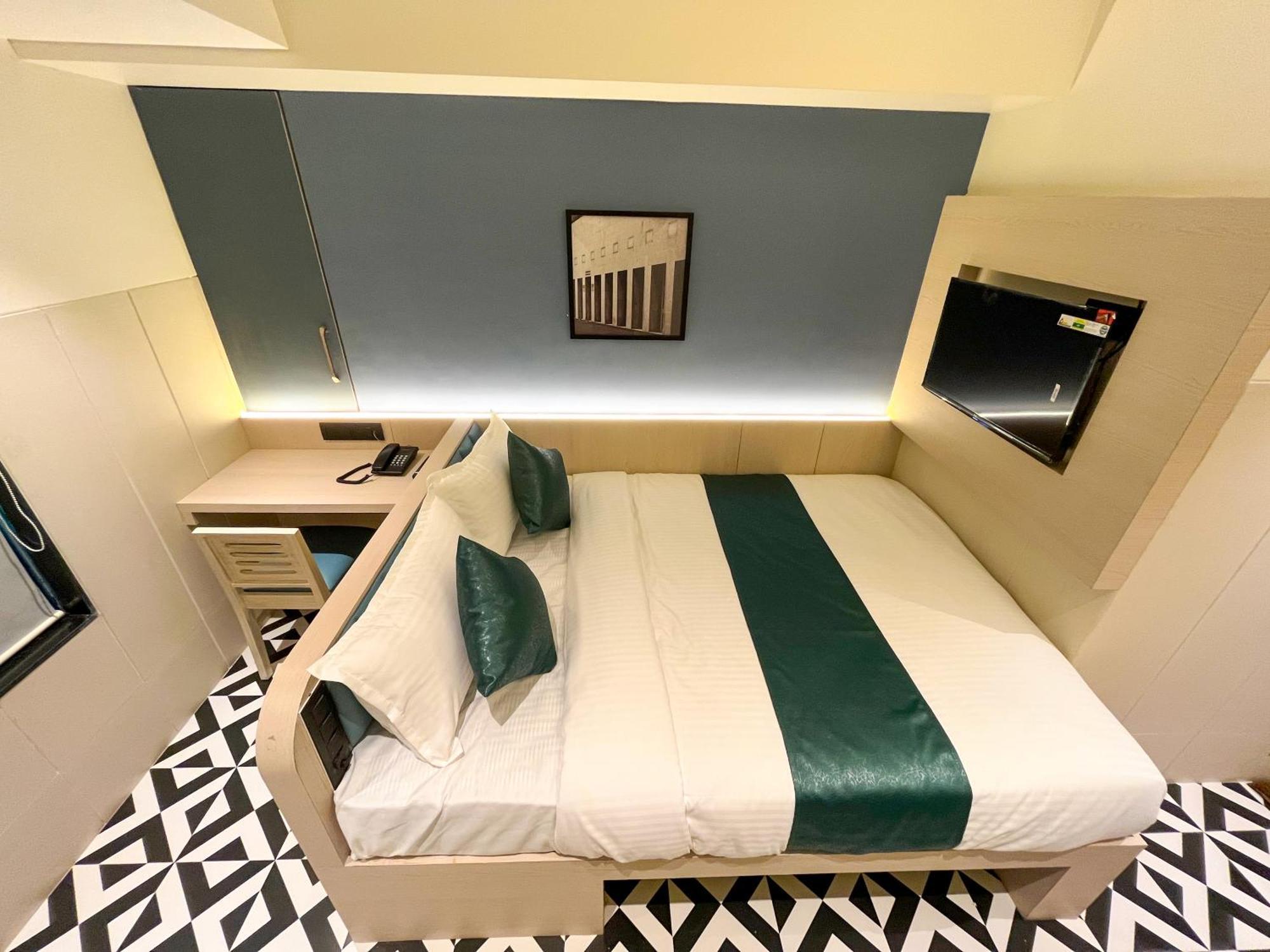 Bandra 3*