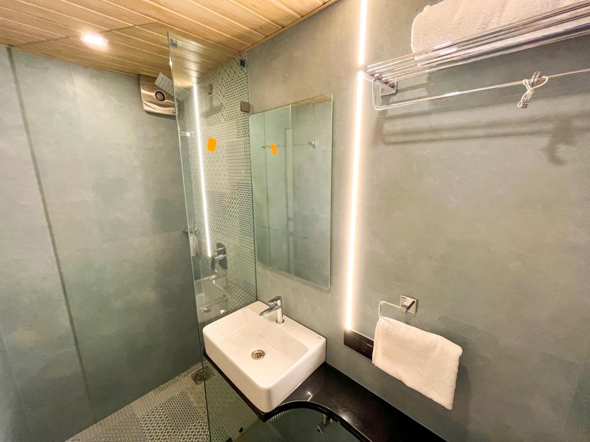 Bandra Hotel