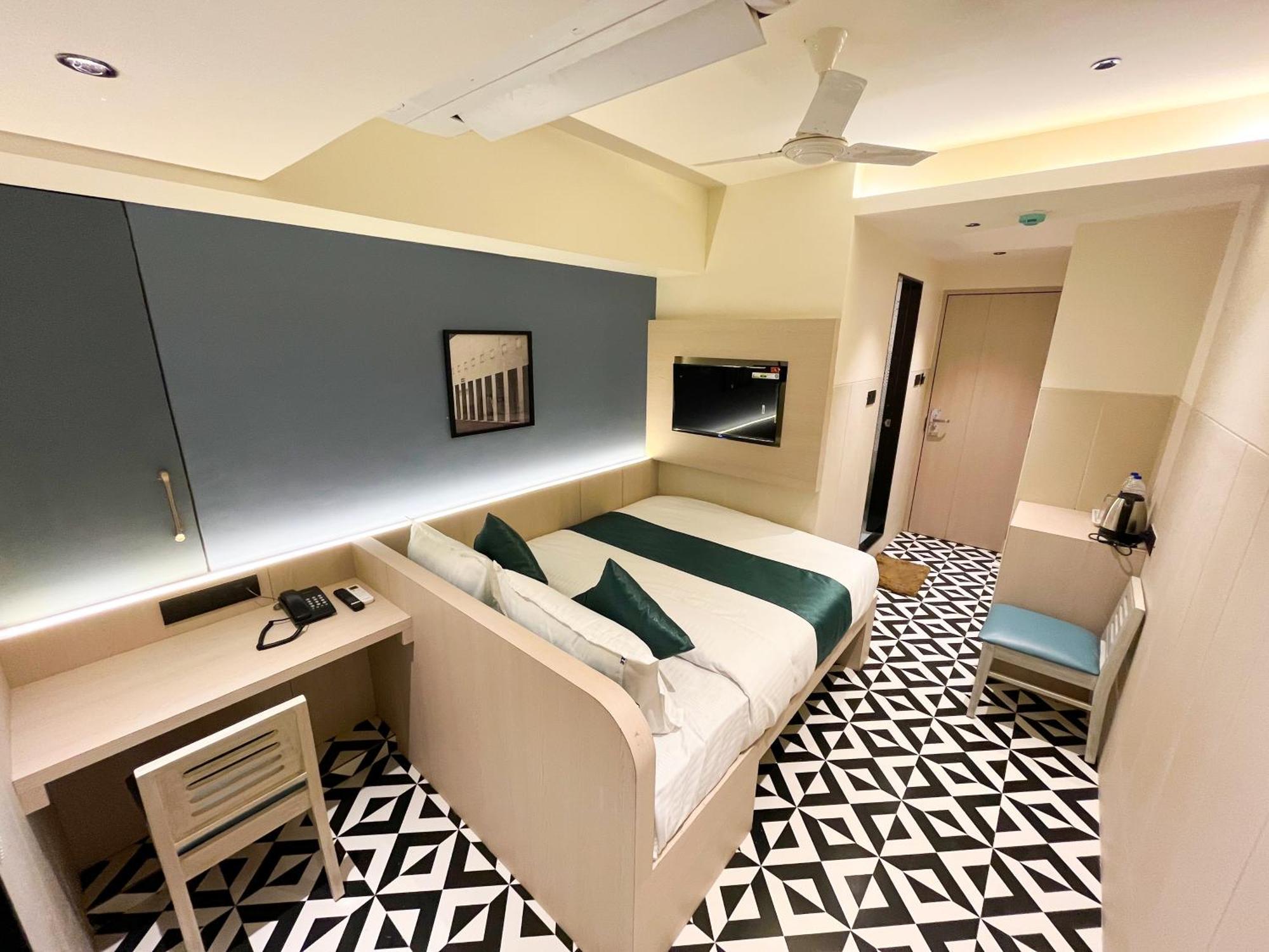 Bandra Hotel 3*