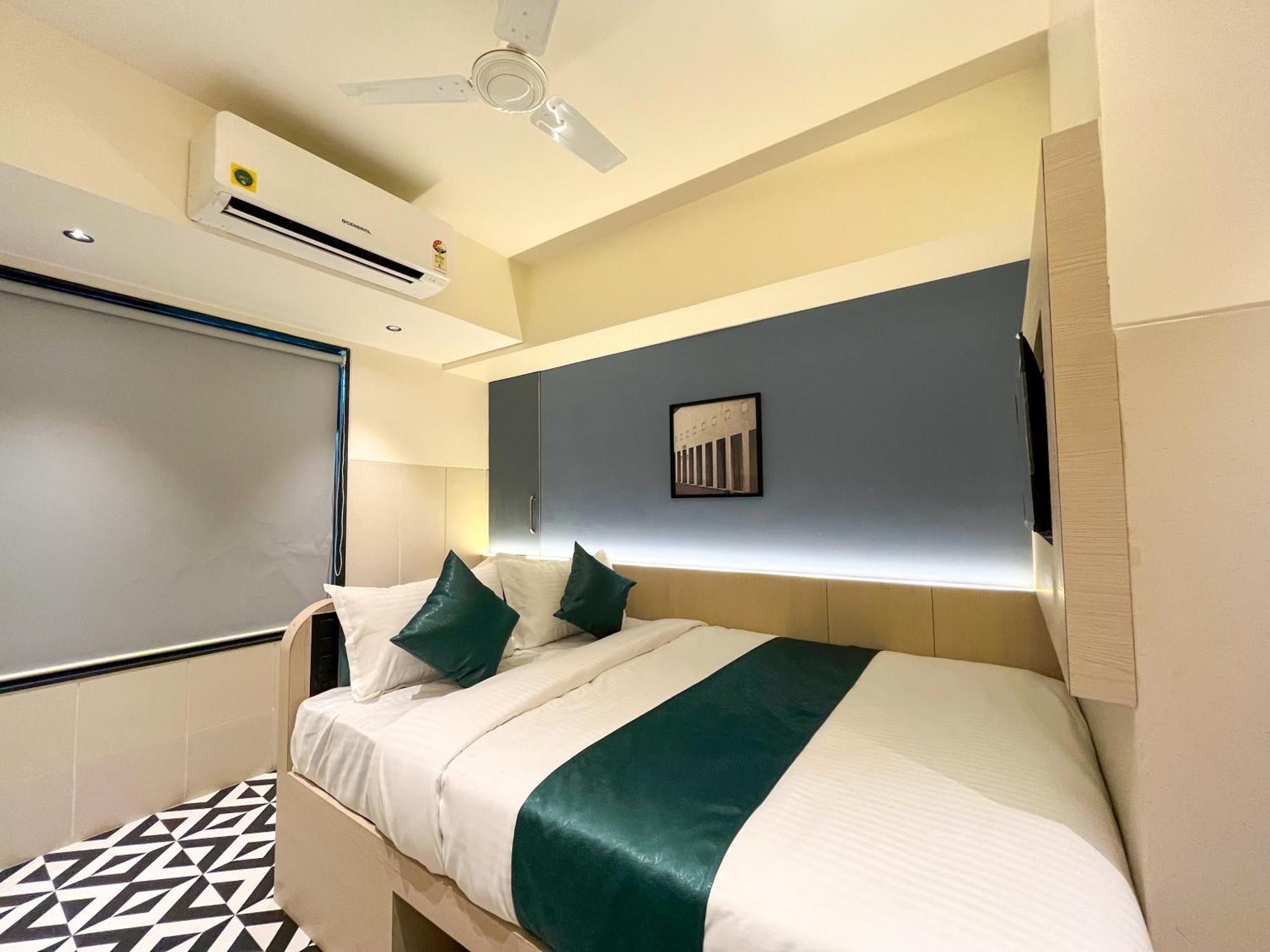 Hotel Bandra 3*