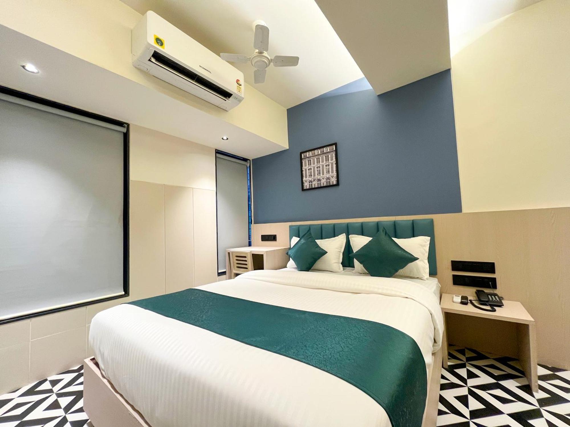 Hotel Bandra 3*