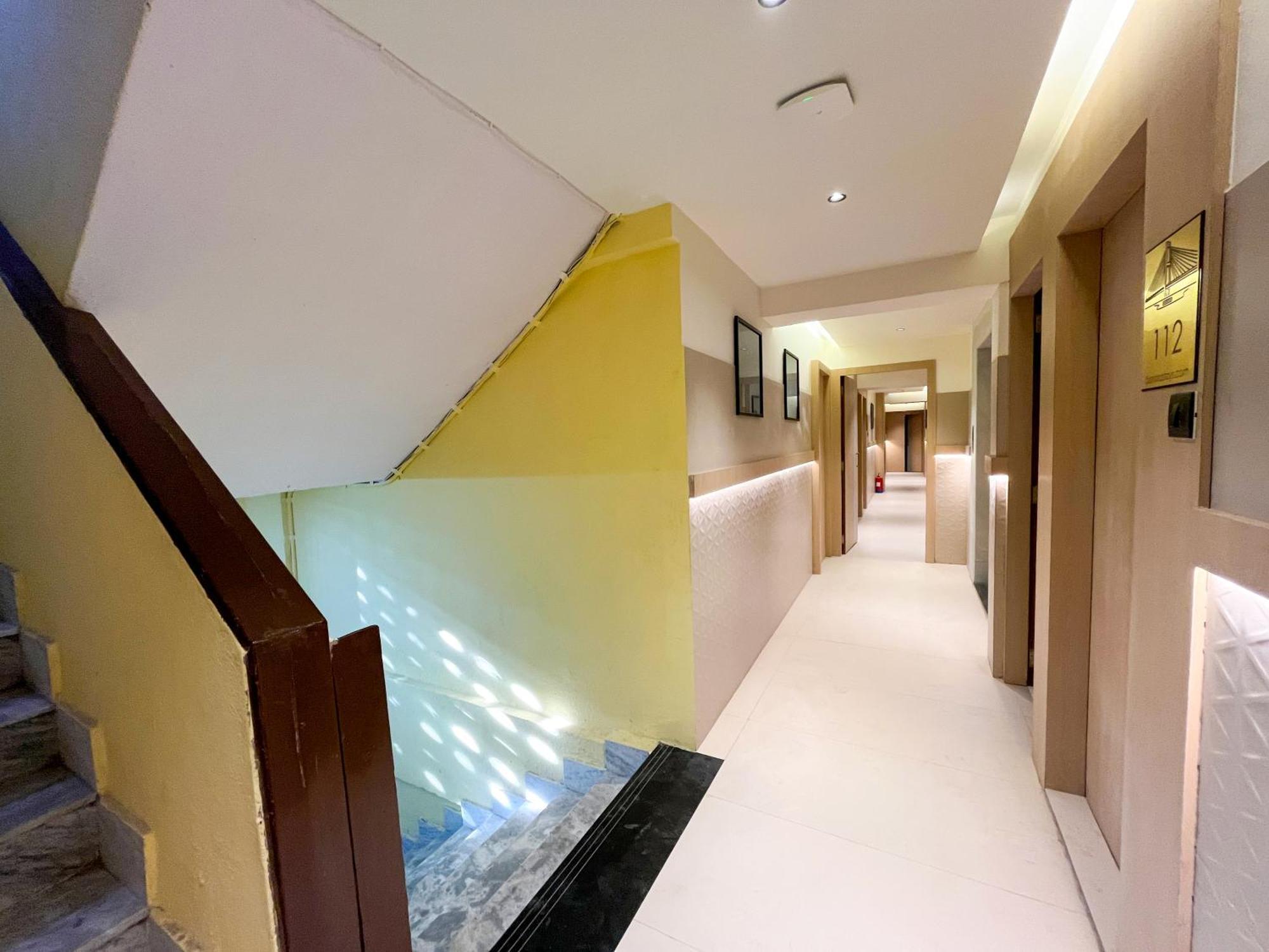 Bandra 3*